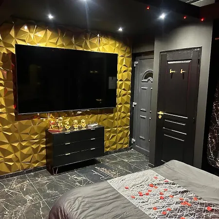Room, La Parenthese